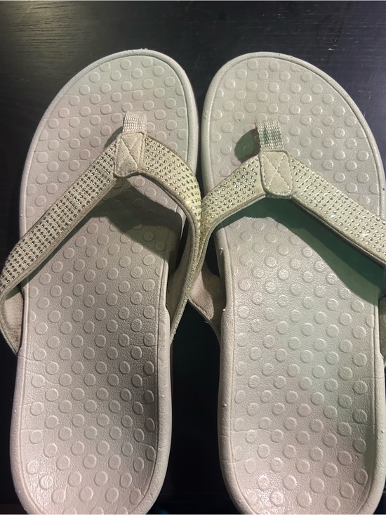 Shoes - Vionic Women’s Beige Rhinestone Thong Sandals size 7